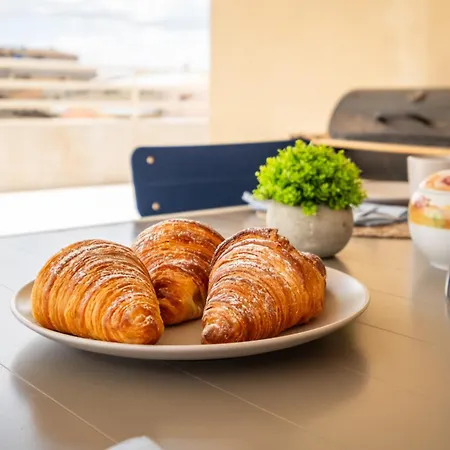 Eden Living - Rooftop & Poetto 3 Min